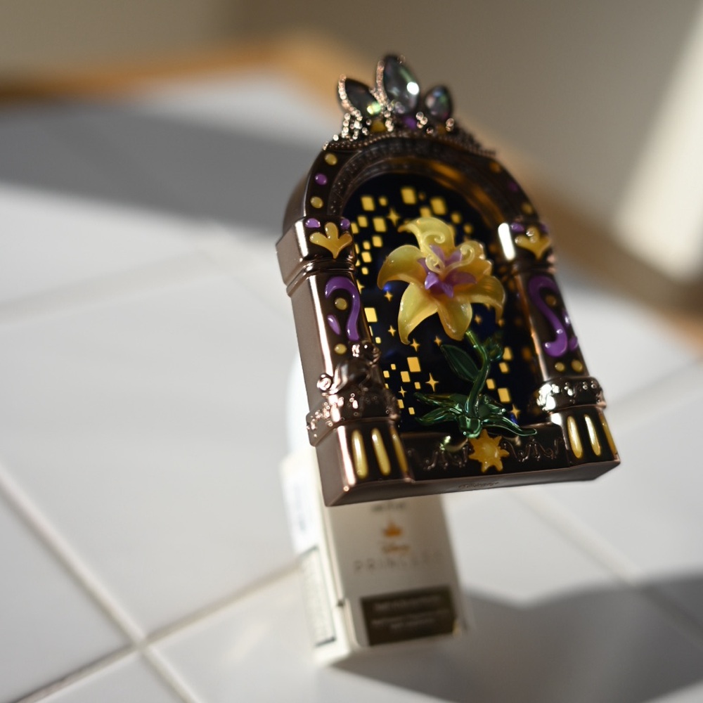 Bath & Body Works Rapunzel
Wallflower Night Light NWT Limited Edition - Picture 7 of 15